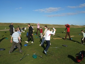 Bob Wood working with young golfers